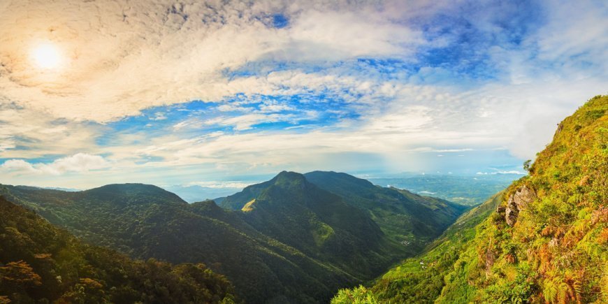 Solrik dag ved Worlds End i Horton Plains i Sri Lanka 