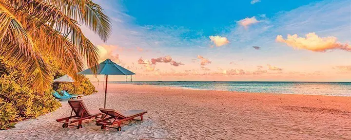 Strand i solnedgang på Mauritius