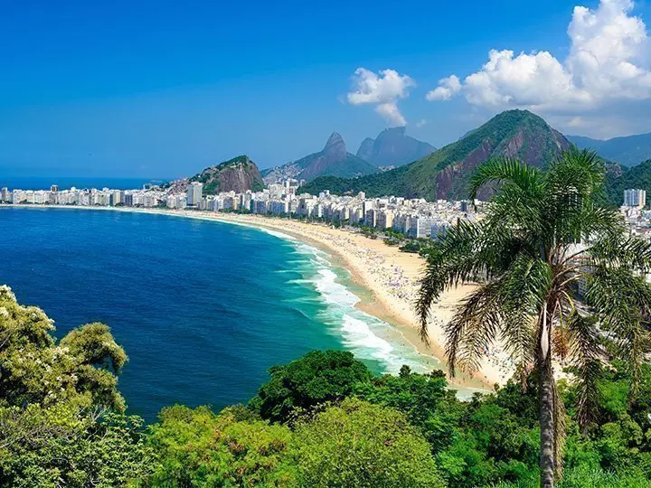 Copacabana-stranden og Sukkertoppen sett fra luften i Rio de Janeiro, Brasil