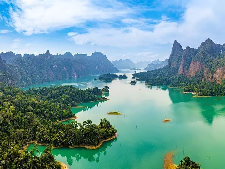 Cheow Lan-sjøen i Khao Sok, Thailand