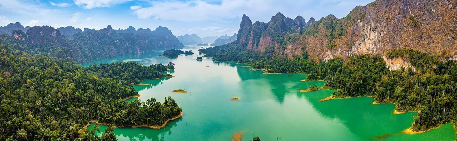 Cheow Lan-sjøen i Khao Sok, Thailand