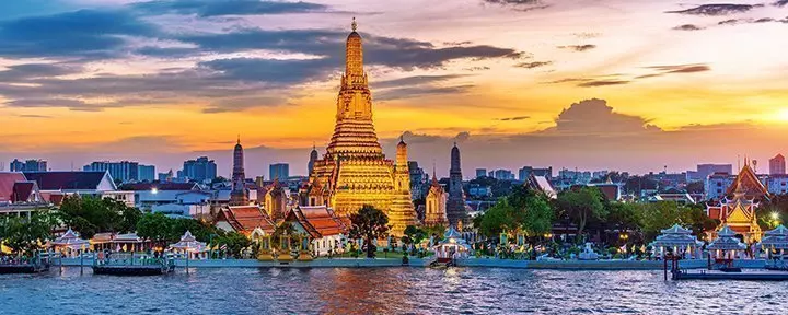 Wat Arun-tempelet ved solnedgang i Bangkok, Thailand